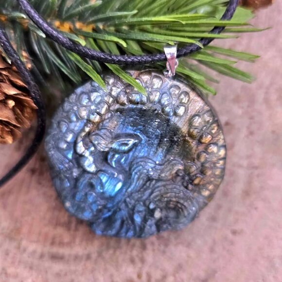 Nature Labradorite Flashy Nine Tails Fox Pendant Necklace - Picture 10 of 10